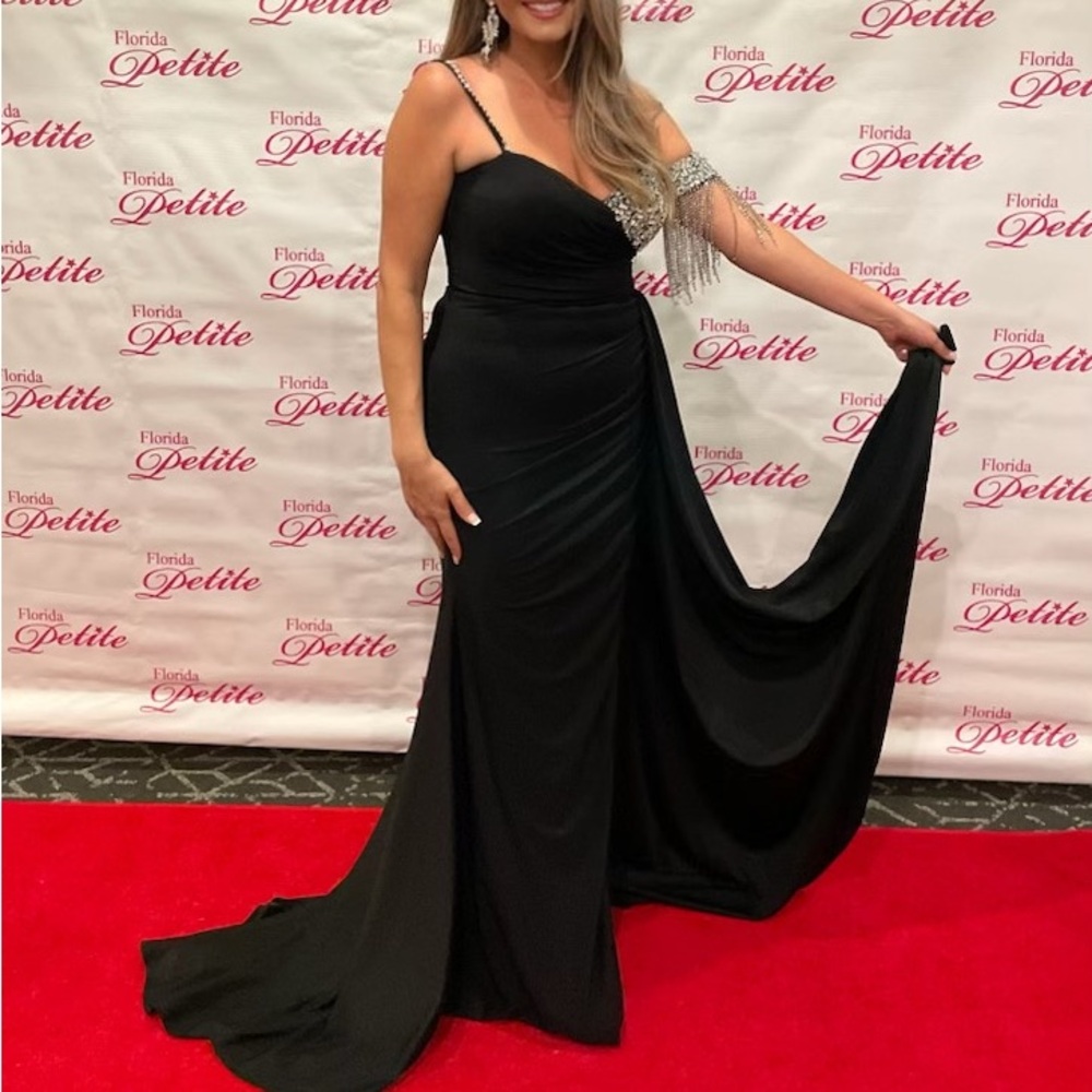 Elegant Black Evening Gown